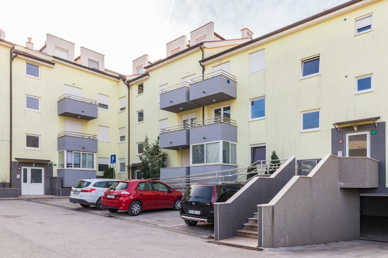 Apartment Klara Pula Extérieur photo