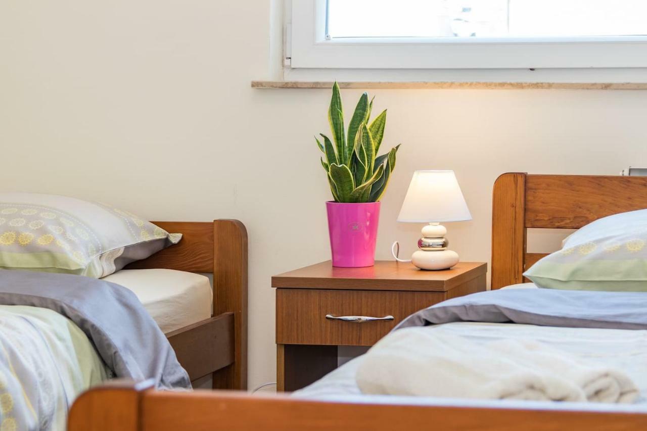 Apartment Klara Pula Extérieur photo